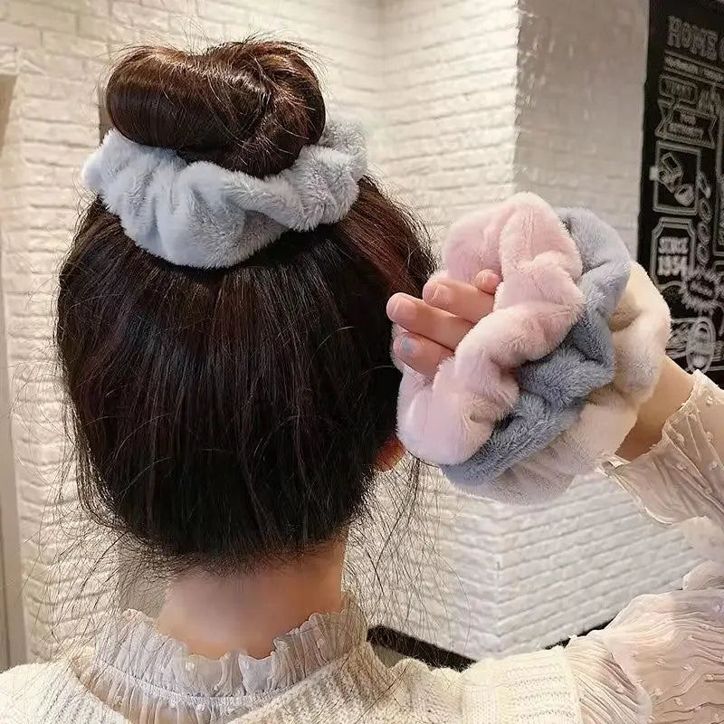 🌟 Accessoires Cheveux en Peluche avec Pompons Automne-Hiver 2024 – Doux et Mignons pour Femmes et Filles ! 🎀❄️
