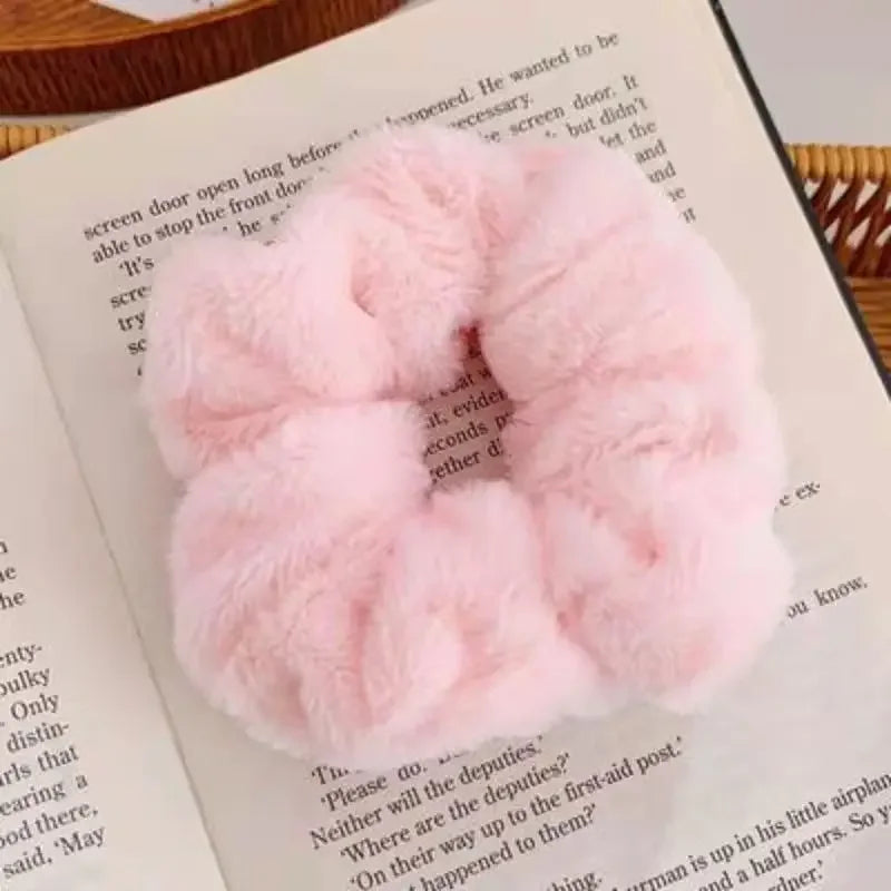 🌟 Accessoires Cheveux en Peluche avec Pompons Automne-Hiver 2024 – Doux et Mignons pour Femmes et Filles ! 🎀❄️