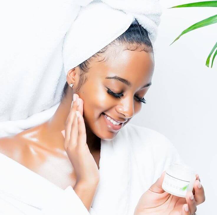 Une peau éclatante 101: Les meilleurs sérums pour le visage pour éclaircir la peau