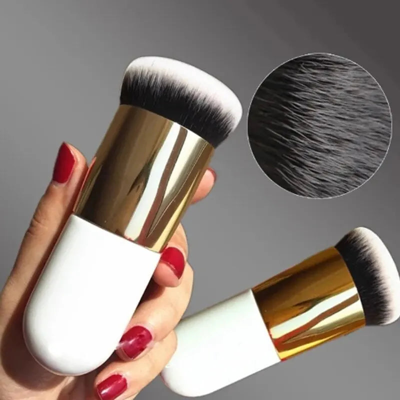 Compact Foundation Brush – Smooth & Natural Finish