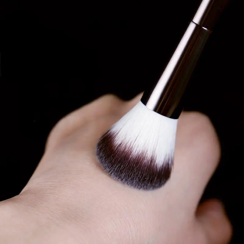 Double-Ended Makeup Brush – Precision &amp; Versatility