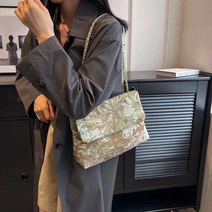 Women's bags are fashionable and simple messenger bags, trendy large-capacity small square bags, casual shoulder bags.